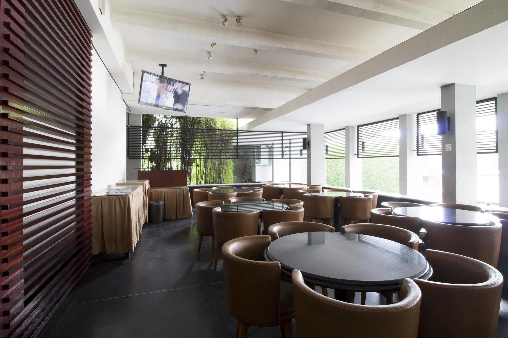 Reddoorz @ Gegerkalong Girang Hotel Bandung Bagian luar foto