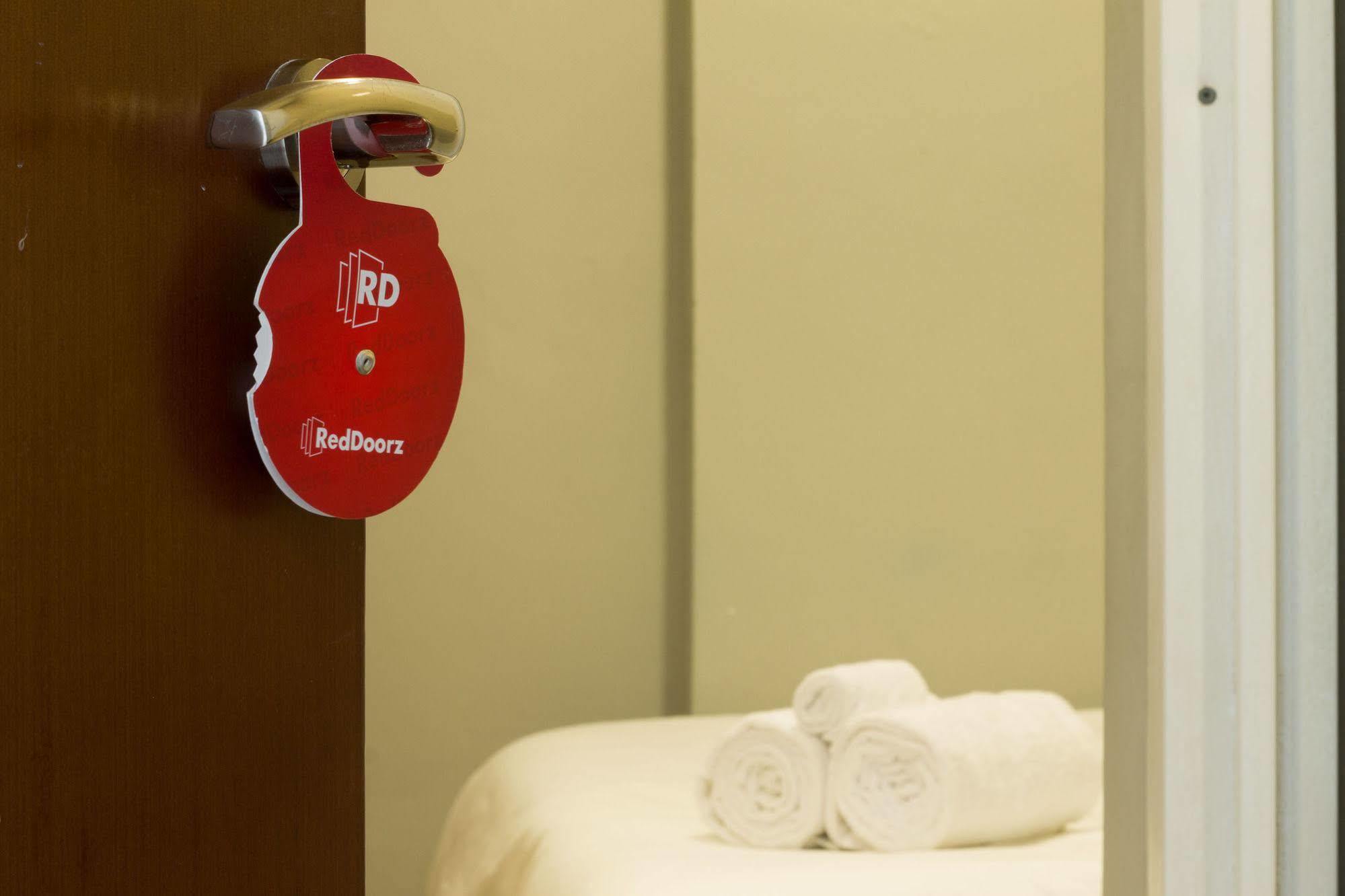 Reddoorz @ Gegerkalong Girang Hotel Bandung Bagian luar foto